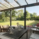 2 Bedroom Lovely In *