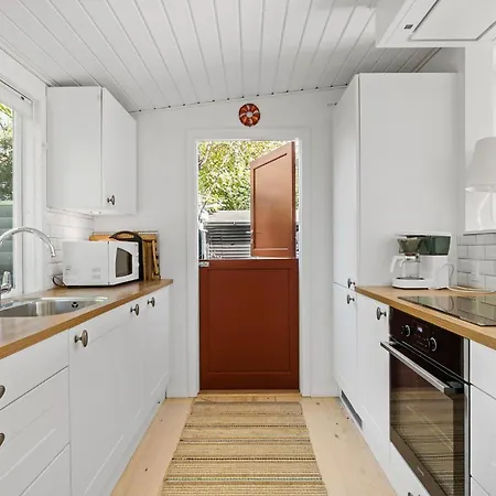 Ferienhaus 2 Bedroom Lovely In Dronningmølle