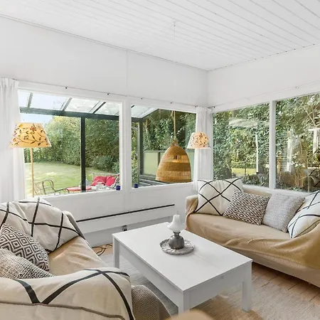 2 Bedroom Lovely In Feriehus