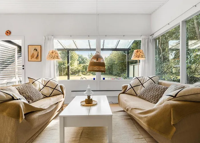 Дом отдыха 2 Bedroom Lovely In