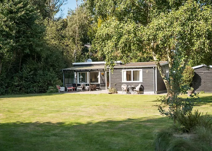 Дом отдыха 2 Bedroom Lovely In